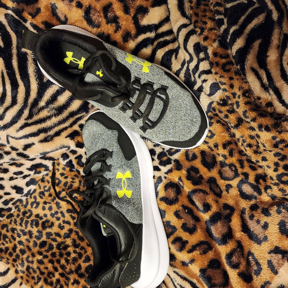 Boys shoes